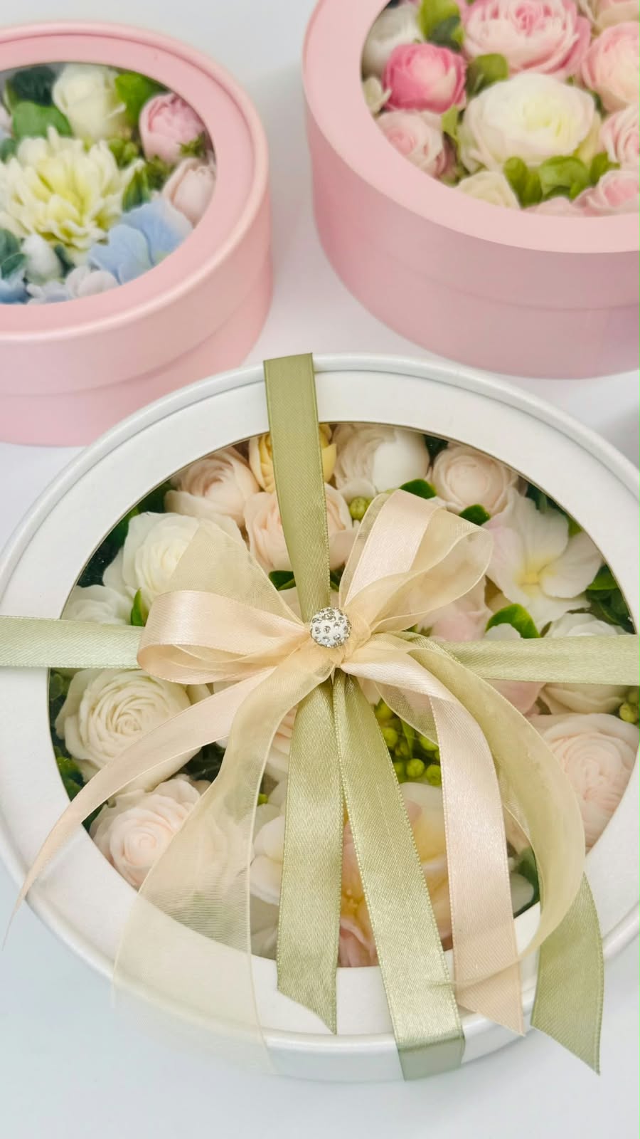 Box Regalo Rotonda con composizione di fiori in sapone
