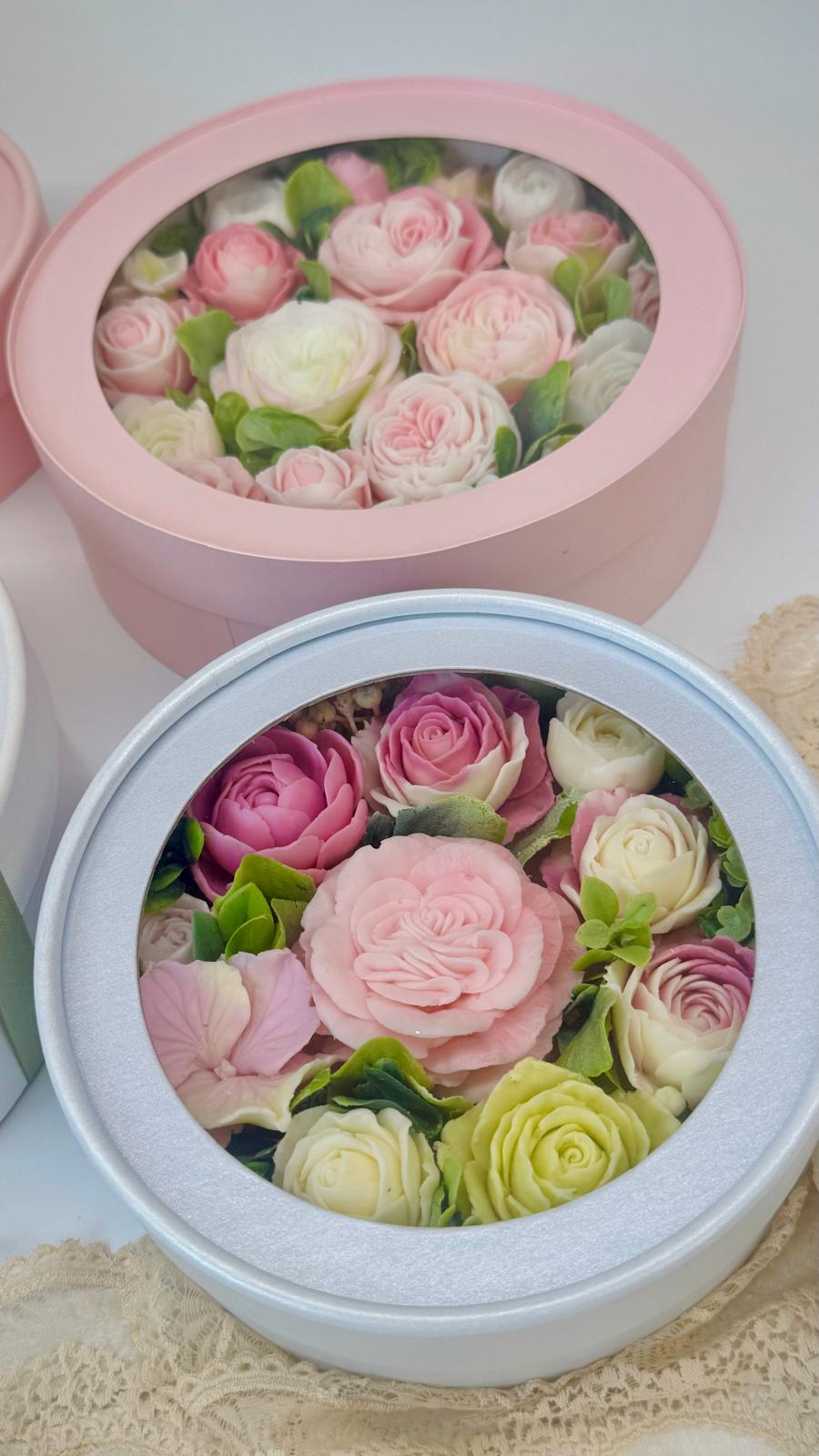Box Regalo Rotonda con composizione di fiori in sapone