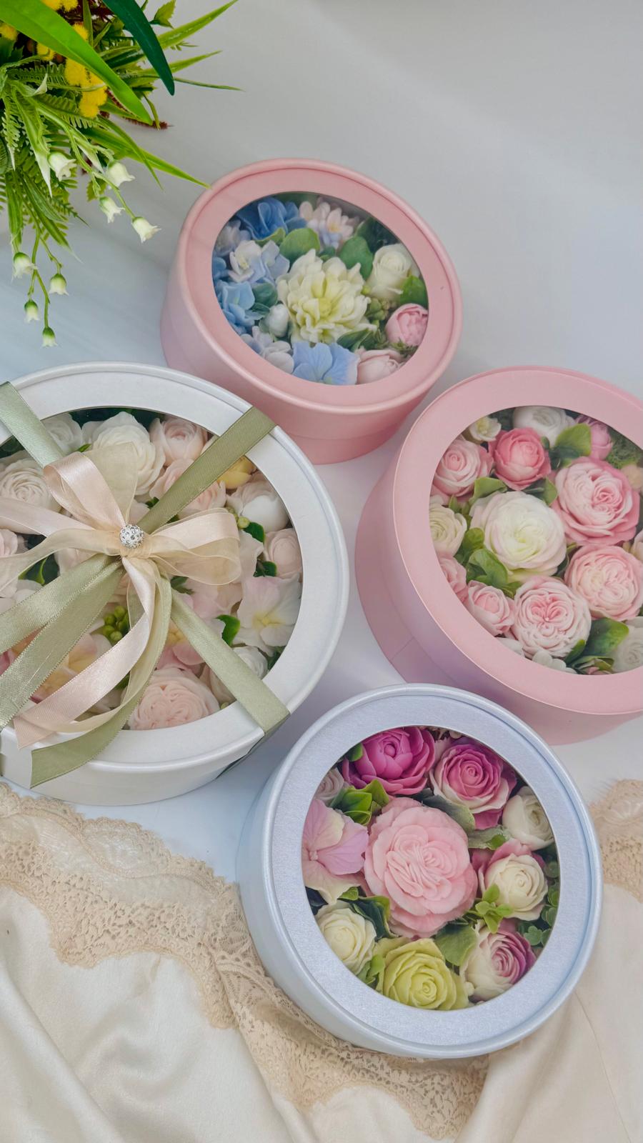 Box Regalo Rotonda con composizione di fiori in sapone