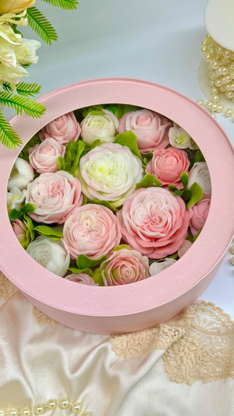 Box Regalo Rotonda con composizione di fiori in sapone